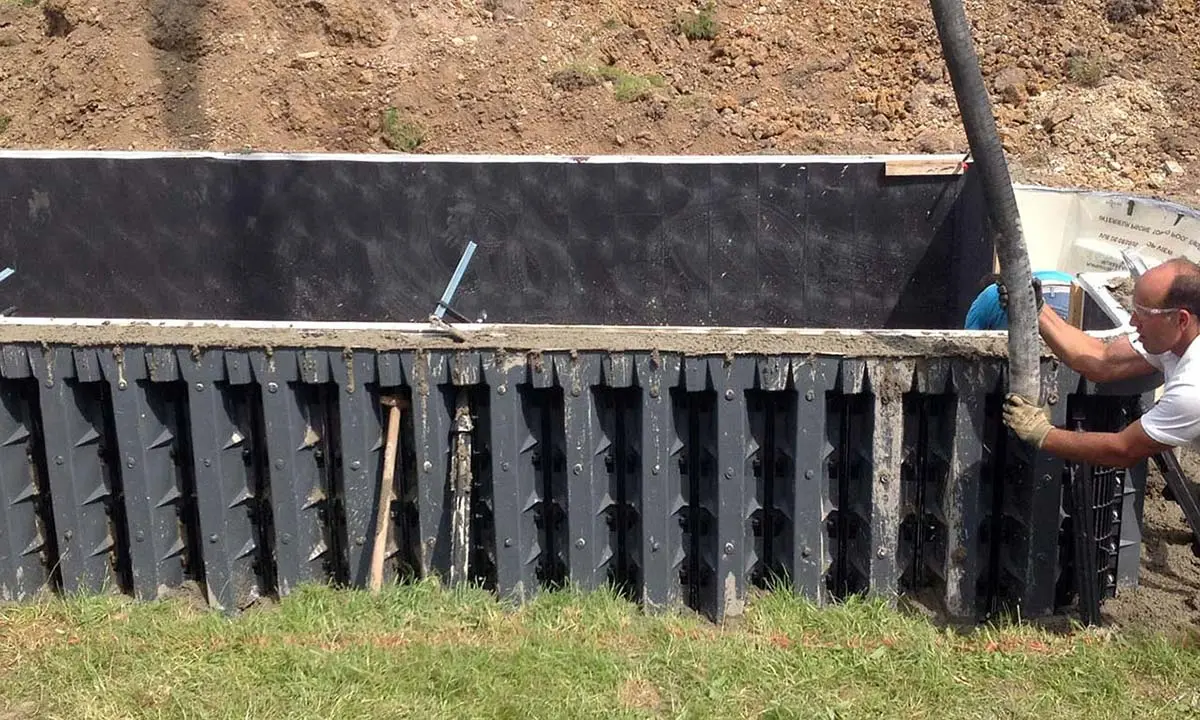 Pool Heidelberg betonieren der Schwimmbecken Seitenwände