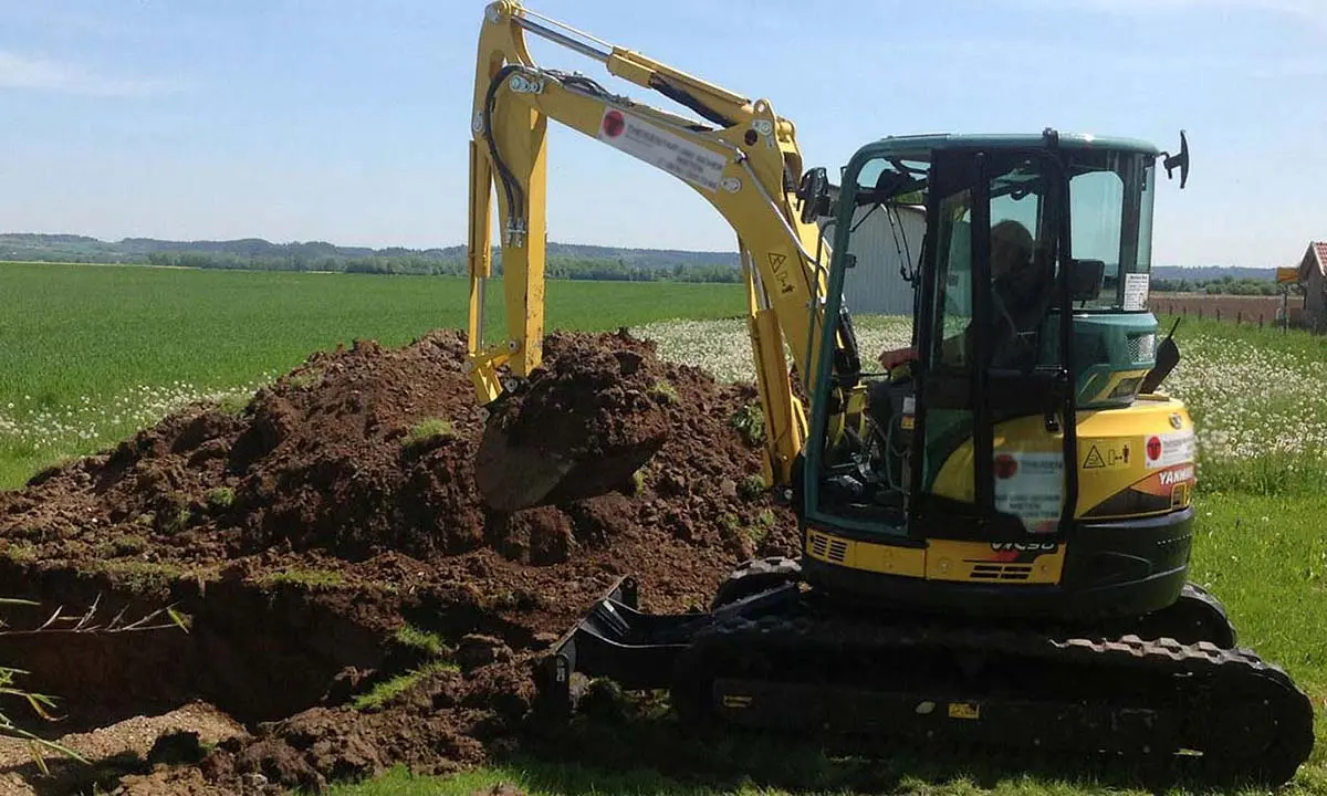 Swimmingpool Heidelberg Aushub mit Bagger